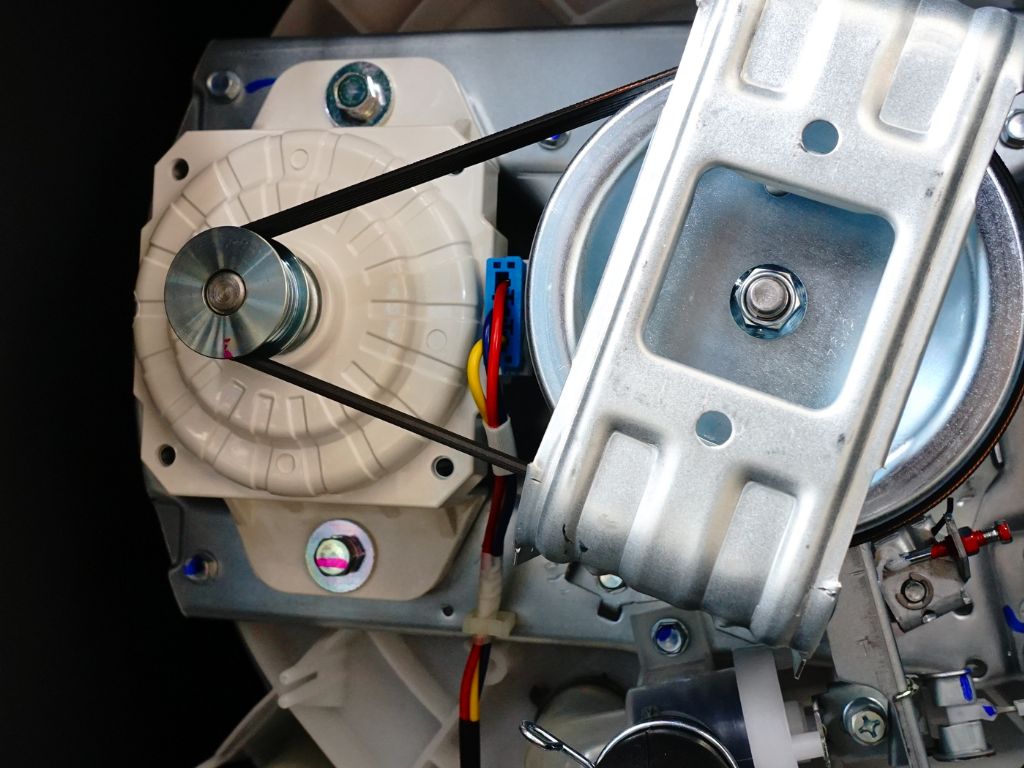 How to Fix a Washing Machine That Won't Spin 6 washer motor and drive belt